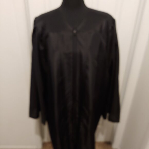 Black Graduation/Commencement. Robe - Picture 2 of 4